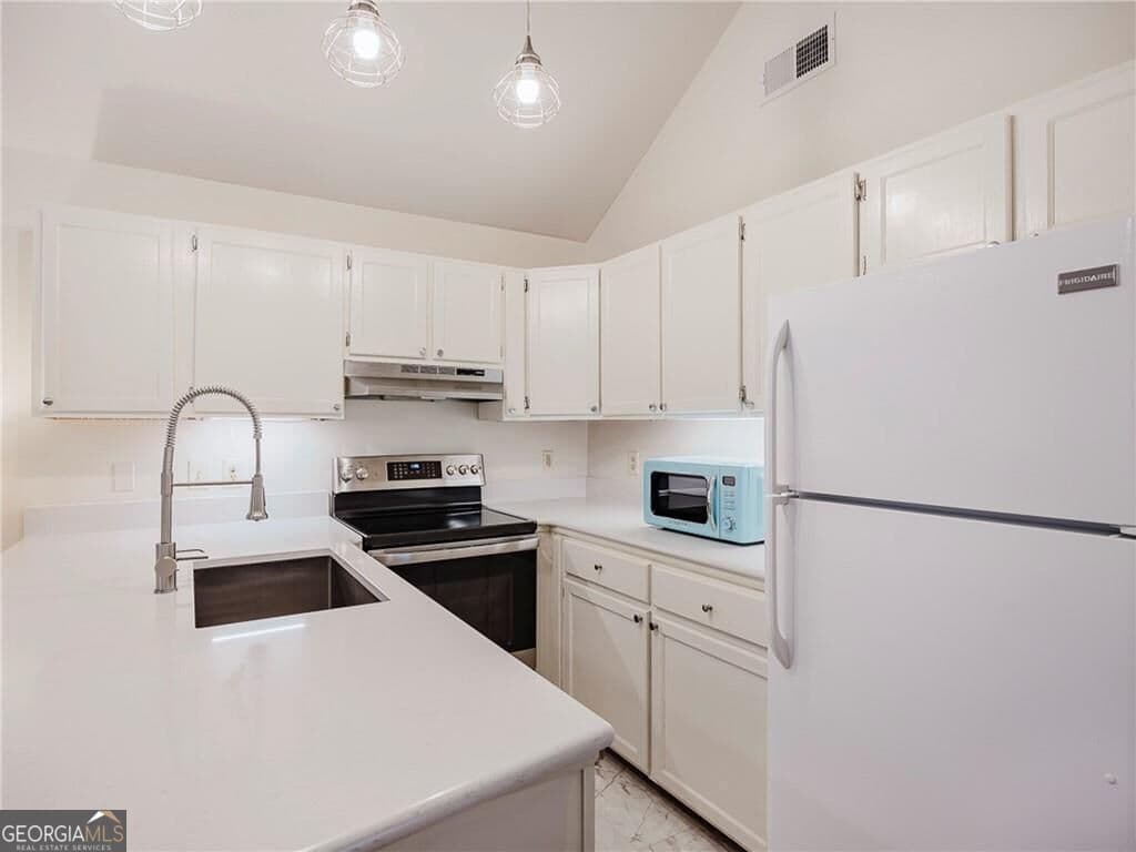 2 bedroom, 2 bathroom, 816 sq ft single family residence for rent at 105 Palmetto Street, St. Simons, GA 31522 for $2,495 a month — photo 5