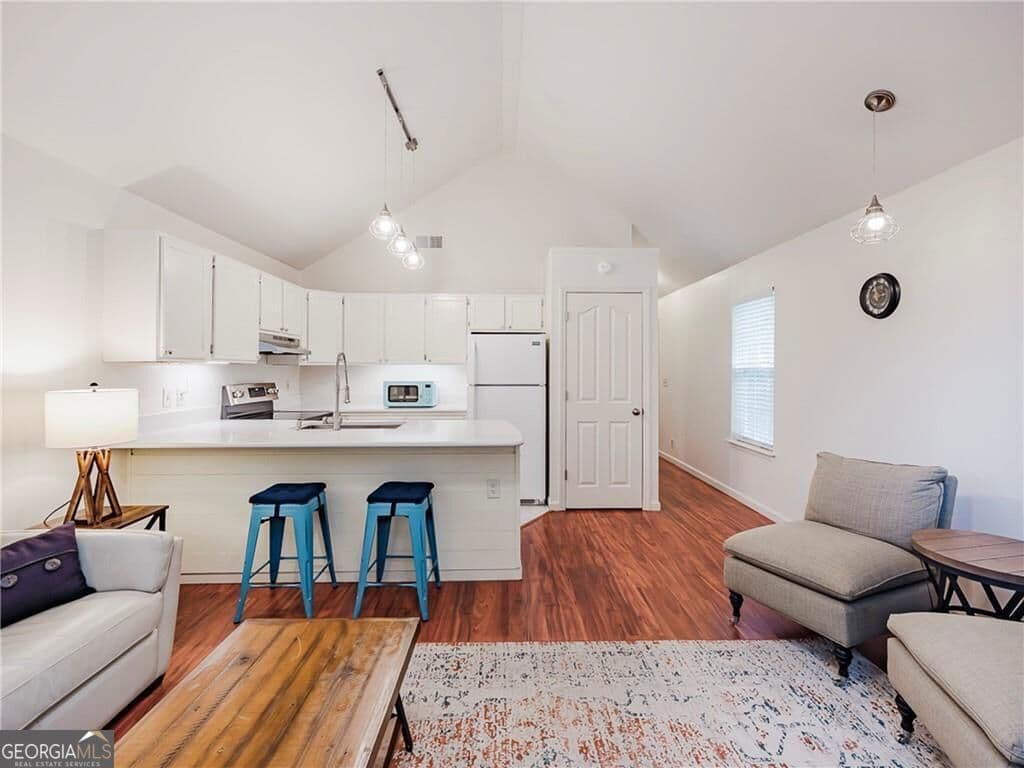 2 bedroom, 2 bathroom, 816 sq ft single family residence for rent at 105 Palmetto Street, St. Simons, GA 31522 for $2,495 a month — photo 4