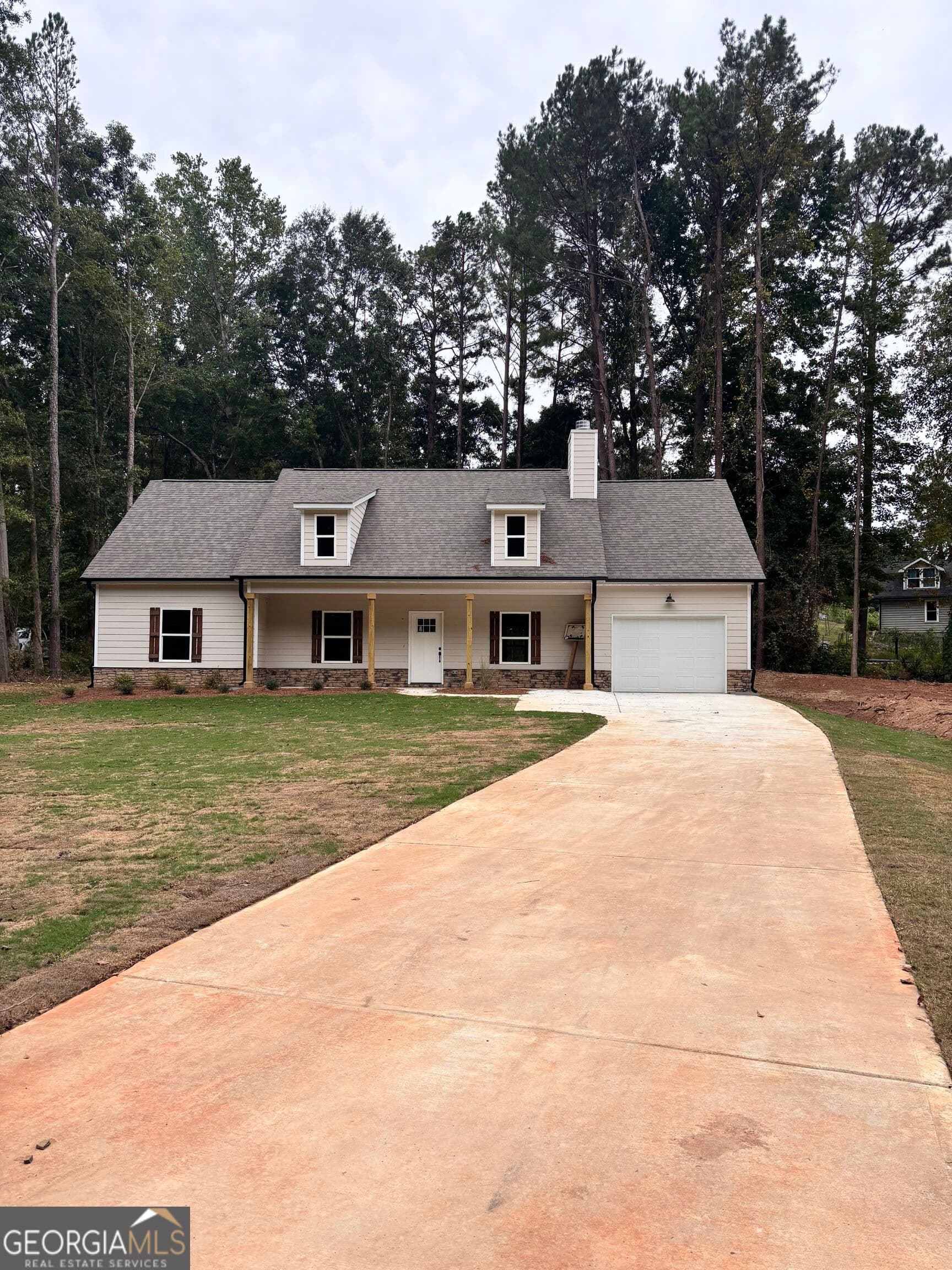 3 bedroom, 2 bathroom, 1,350 sq ft single family residence for sale at 260 Riverbend Drive, Covington, GA 30014 — photo 2