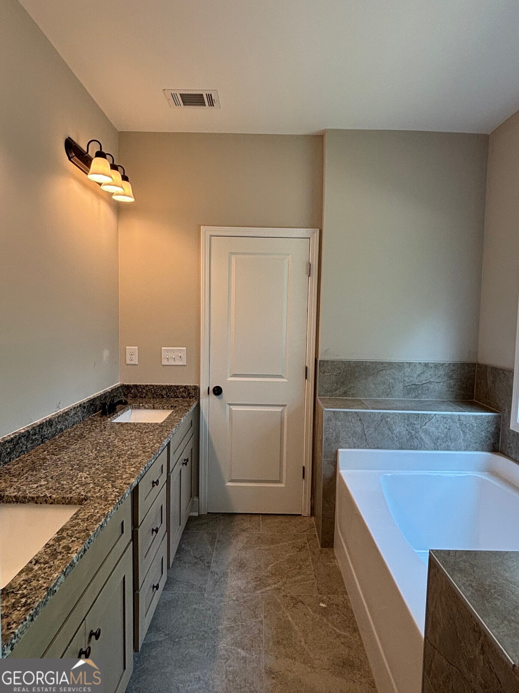 3 bedroom, 2 bathroom, 1,350 sq ft single family residence for sale at 260 Riverbend Drive, Covington, GA 30014 — photo 6