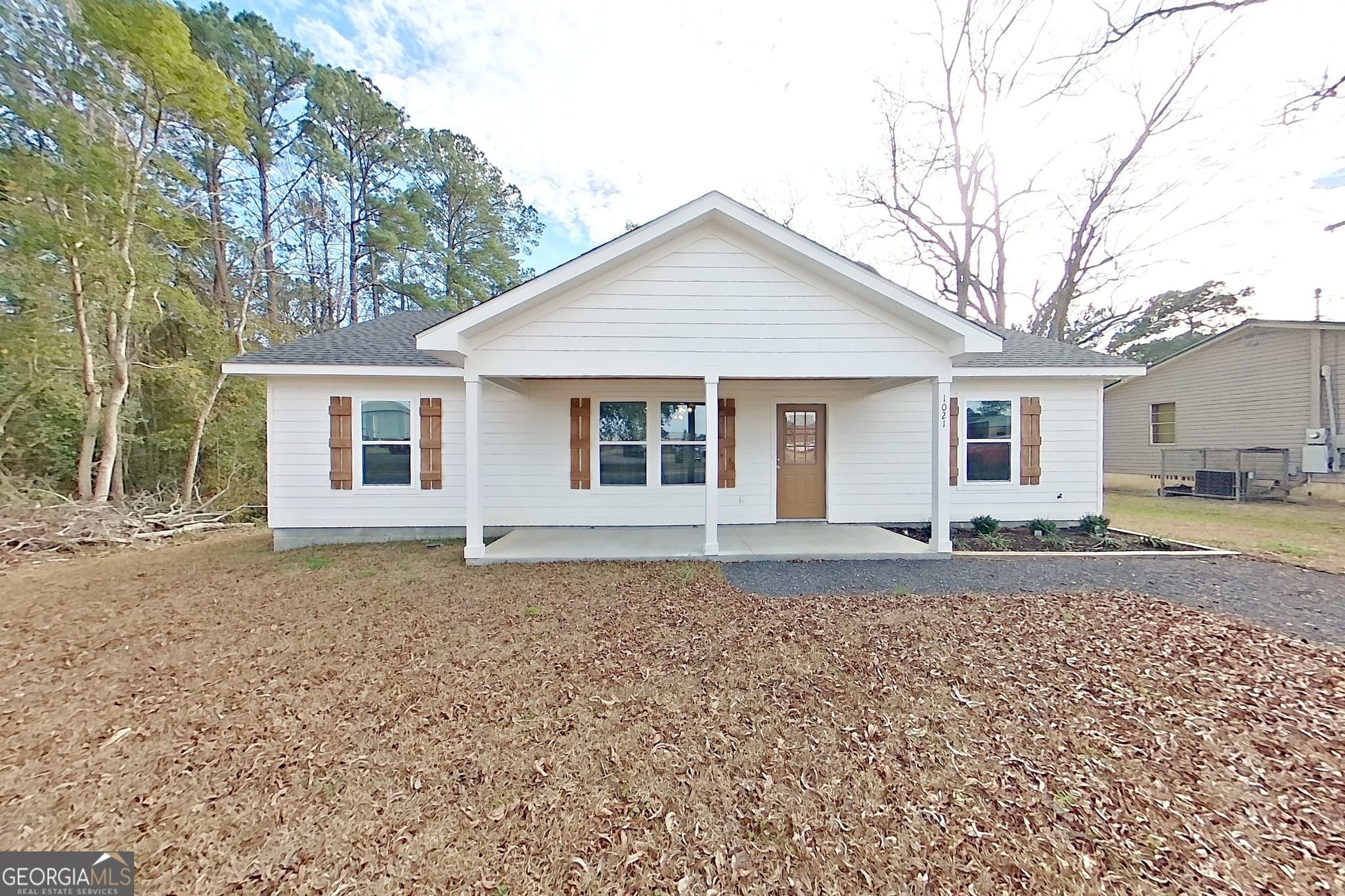 3 bedroom, 2 bathroom, 1,178 sq ft single family residence for sale at 1021 11th Avenue, Moultrie, GA 31768