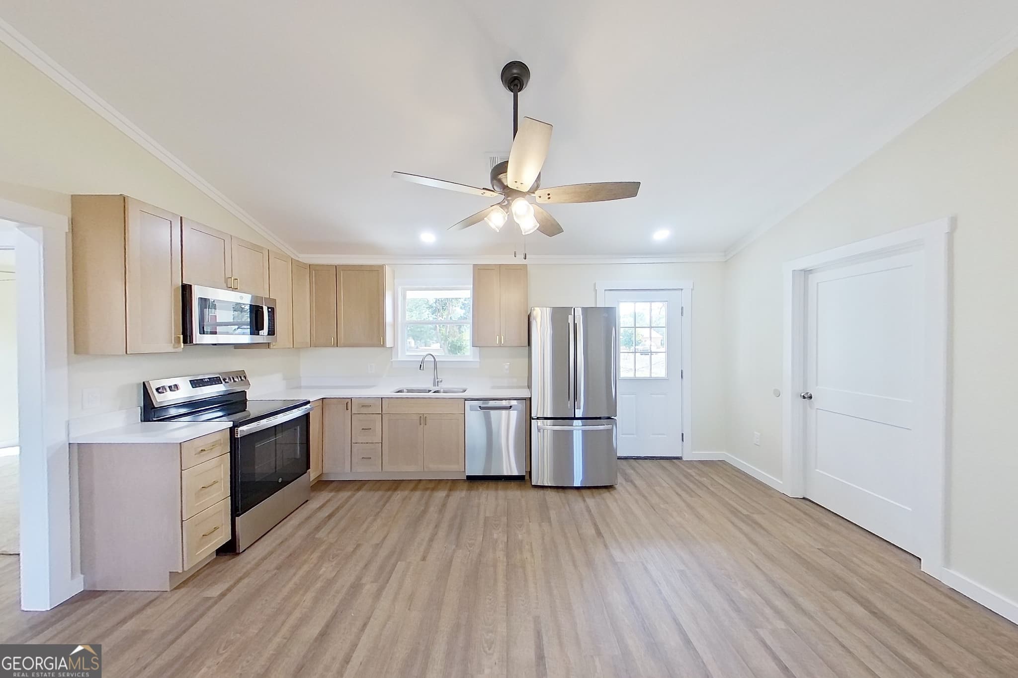 3 bedroom, 2 bathroom, 1,178 sq ft single family residence for sale at 1021 11th Avenue, Moultrie, GA 31768 — photo 9
