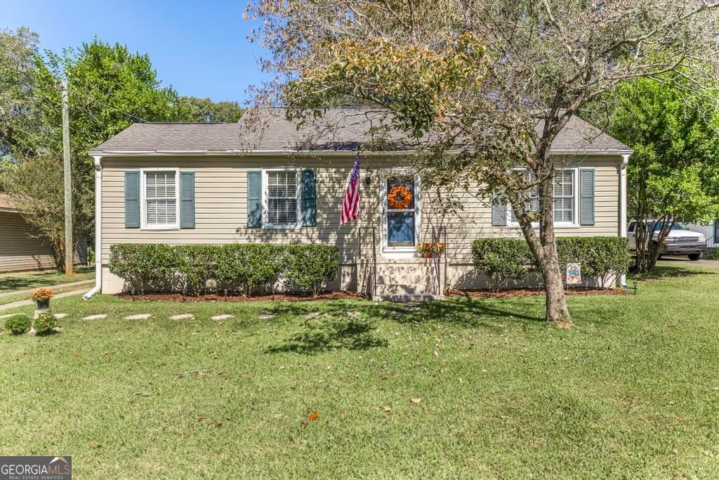 3 bedroom, 1 bathroom, 1,186 sq ft single family residence for sale at 1307 Georgia Avenue, Perry, GA 31036 — photo 1 of 34