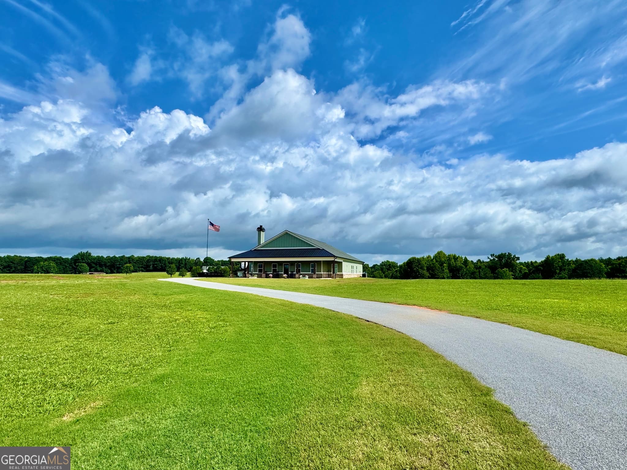 4 bedroom, 4 bathroom, 4,060 sq ft single family residence for sale at 542 Spears Lane, Mansfield, GA 30055 — photo 4