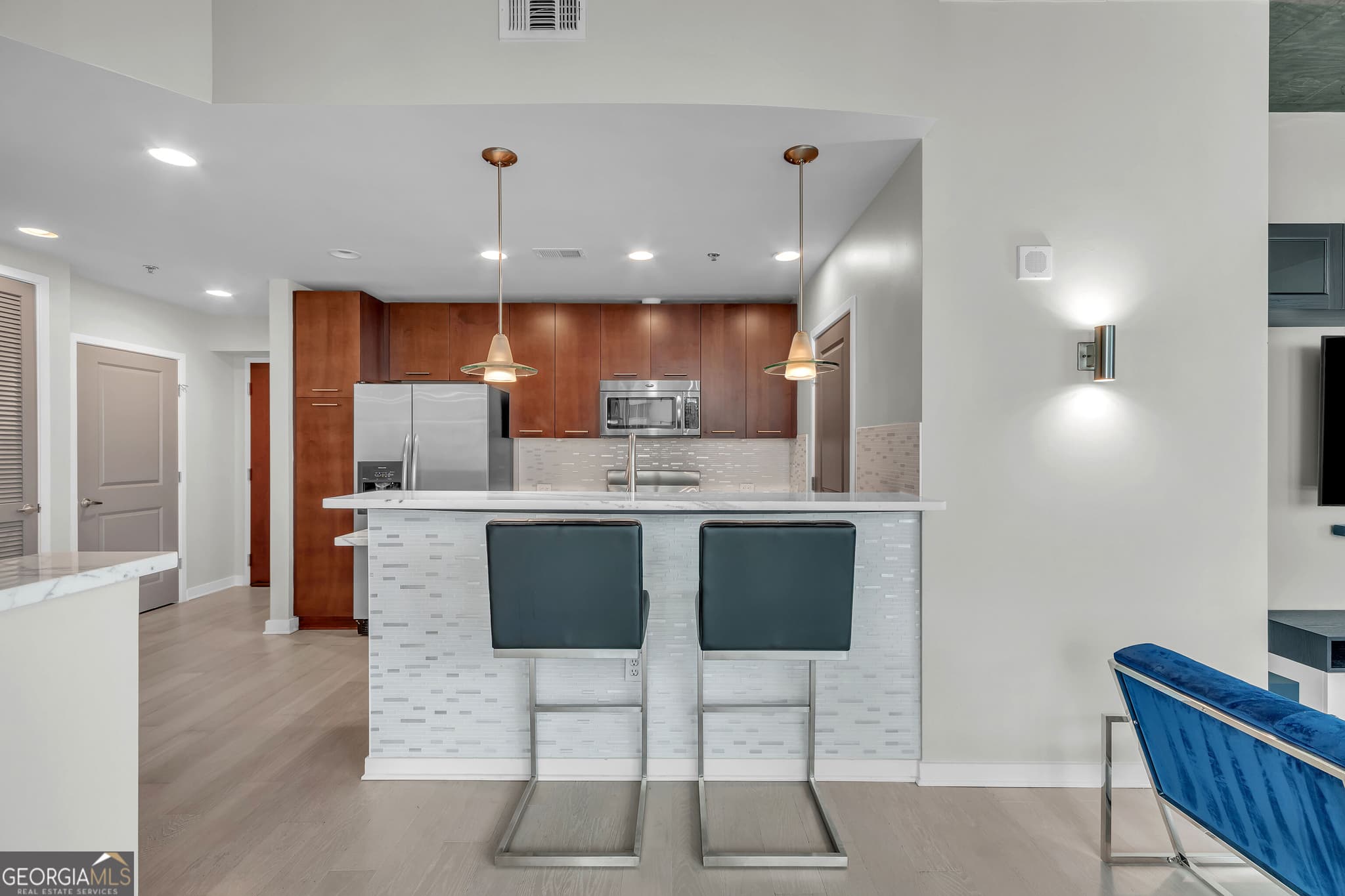 2 bedroom, 2 bathroom, 1,223 sq ft condominium for sale at 3324 Peachtree Road 1401, Atlanta, GA 30326 — photo 7