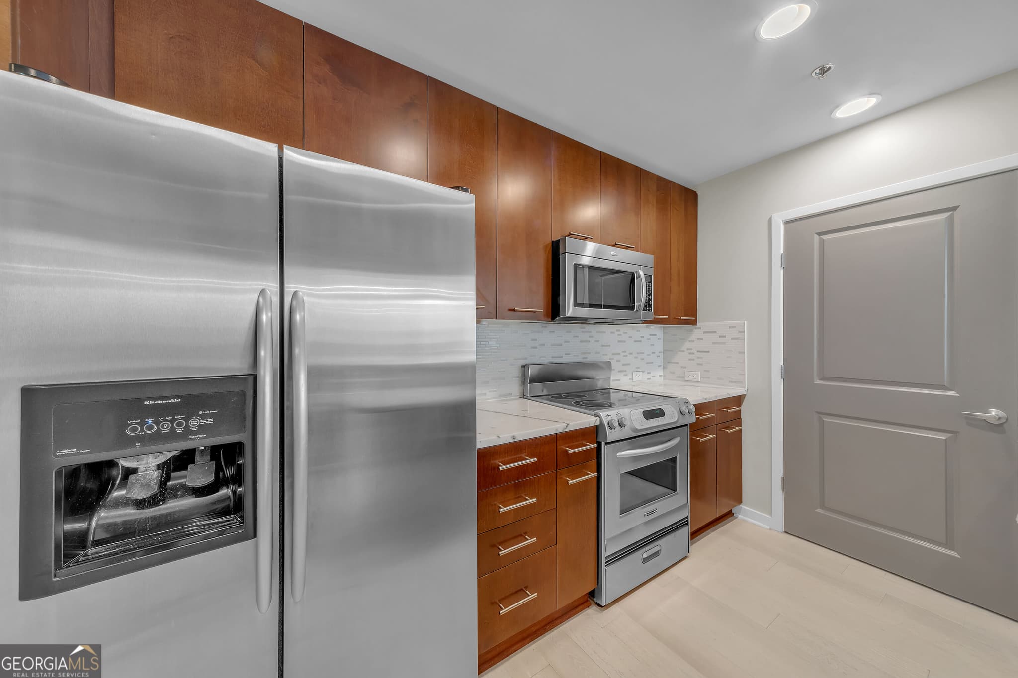 2 bedroom, 2 bathroom, 1,223 sq ft condominium for sale at 3324 Peachtree Road 1401, Atlanta, GA 30326 — photo 3