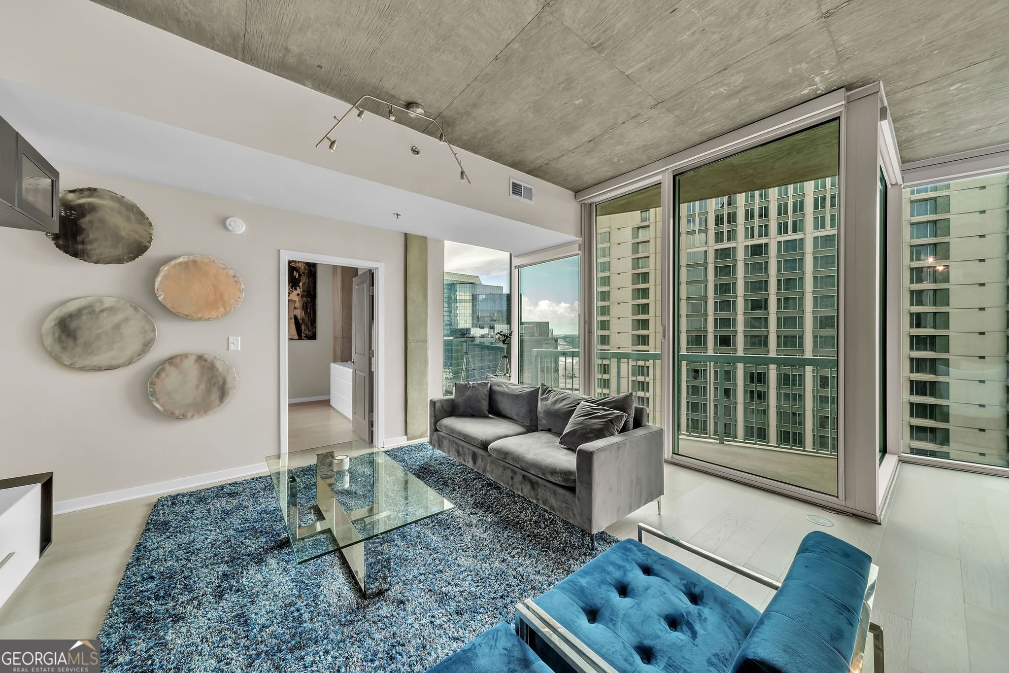 2 bedroom, 2 bathroom, 1,223 sq ft condominium for sale at 3324 Peachtree Road 1401, Atlanta, GA 30326 — photo 10