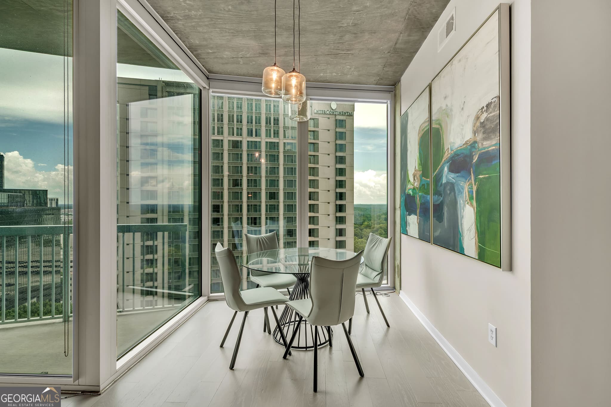 2 bedroom, 2 bathroom, 1,223 sq ft condominium for sale at 3324 Peachtree Road 1401, Atlanta, GA 30326 — photo 8