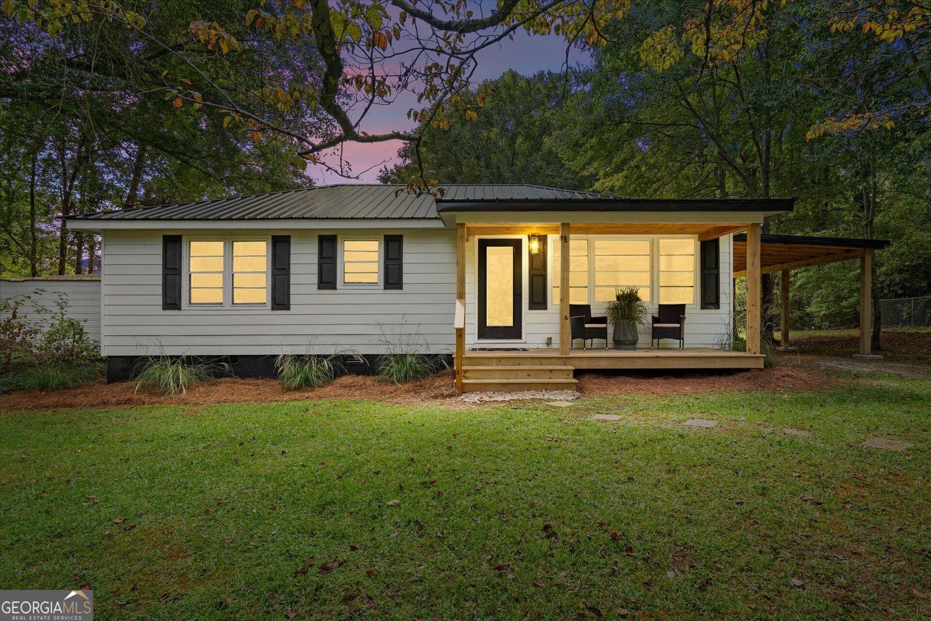 3 bedroom, 1 bathroom, 984 sq ft single family residence for sale at 218 Tarpley Avenue, Bowdon, GA 30108 — photo 2