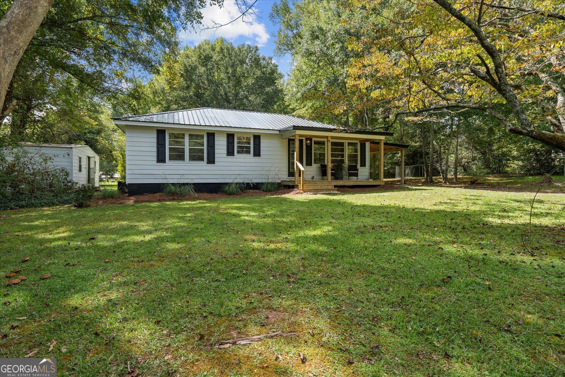 3 bedroom, 1 bathroom, 984 sq ft single family residence for sale at 218 Tarpley Avenue, Bowdon, GA 30108 — photo 3