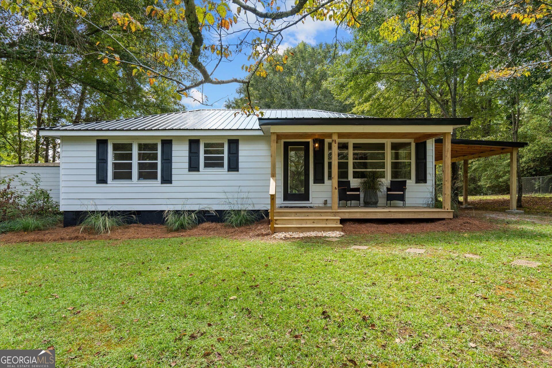 3 bedroom, 1 bathroom, 984 sq ft single family residence for sale at 218 Tarpley Avenue, Bowdon, GA 30108