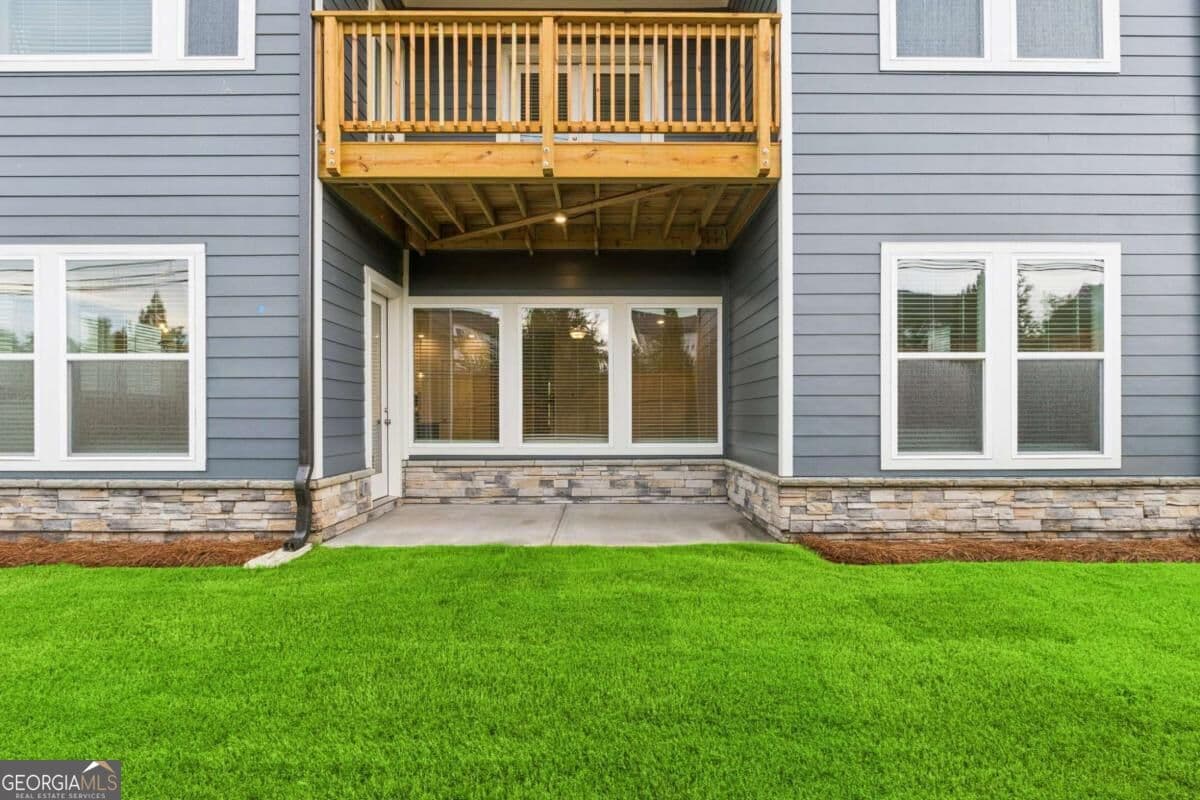 4 bedroom, 4 bathroom, 3,008 sq ft single family residence for sale at 305 Beebalm Street, Woodstock, GA 30188 — photo 2