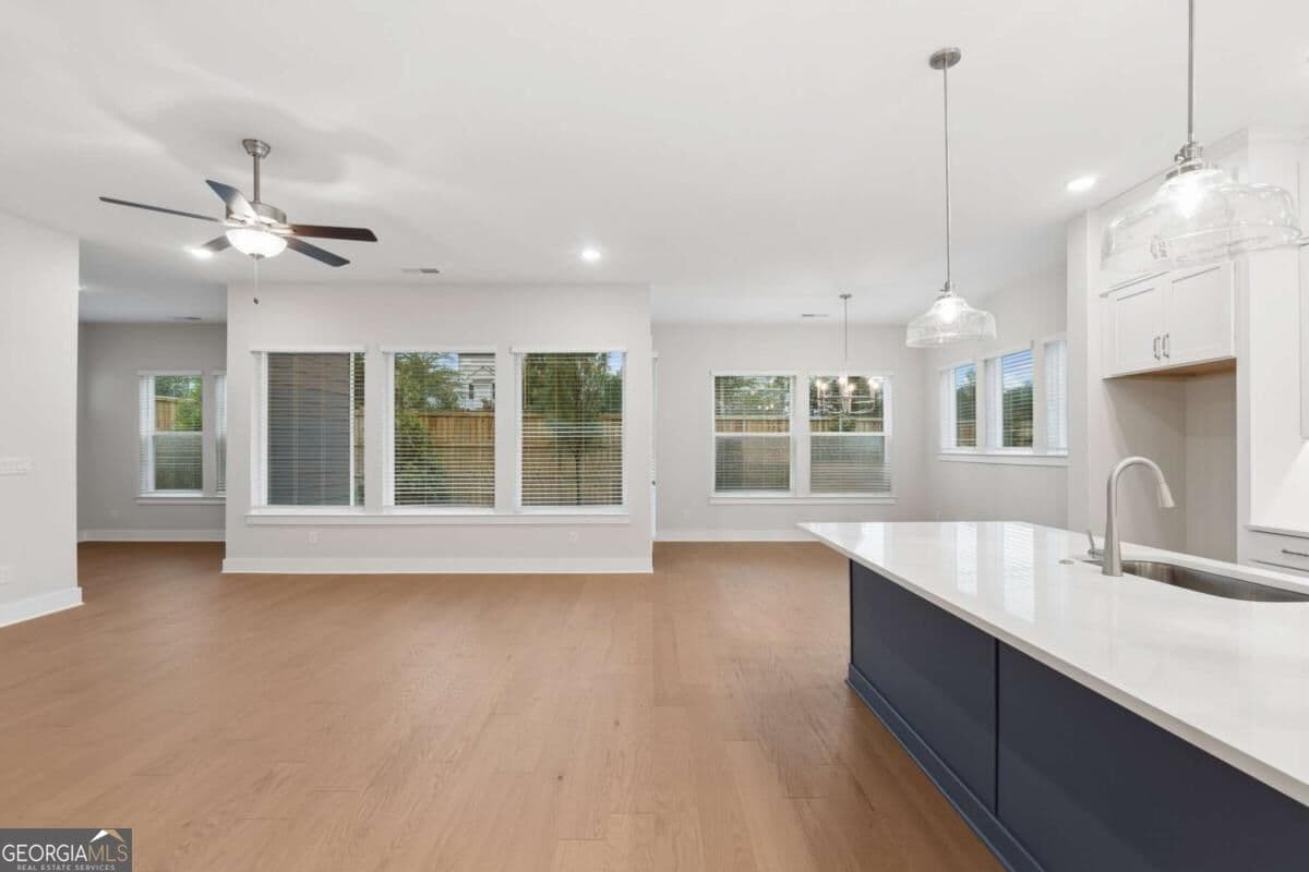 4 bedroom, 4 bathroom, 3,008 sq ft single family residence for sale at 305 Beebalm Street, Woodstock, GA 30188 — photo 6