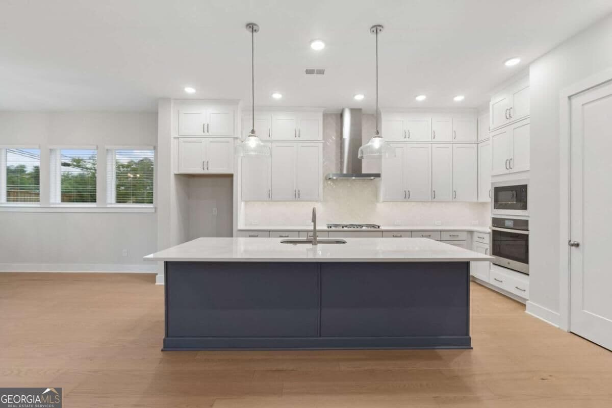 4 bedroom, 4 bathroom, 3,008 sq ft single family residence for sale at 305 Beebalm Street, Woodstock, GA 30188 — photo 7