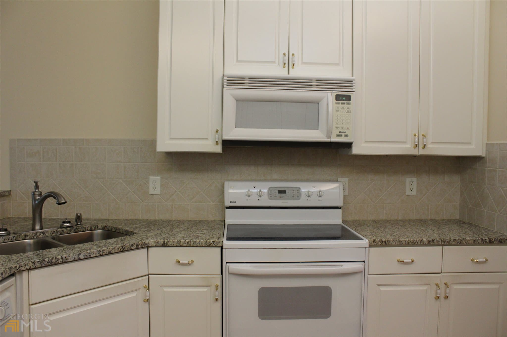 5 bedroom, 3.5 bathroom, 3,756 sq ft single family residence for rent at 149 Walnut Ridge Drive, Hoschton, GA 30548 for $2,600 a month — photo 5