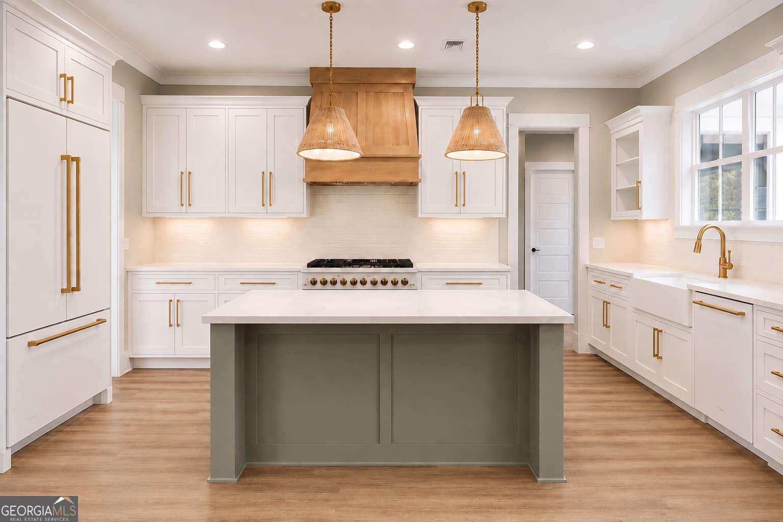 3 bedroom, 2.5 bathroom, 2,365 sq ft single family residence under contract at 102 D S Cay Drive, Milledgeville, GA 31061 — photo 3