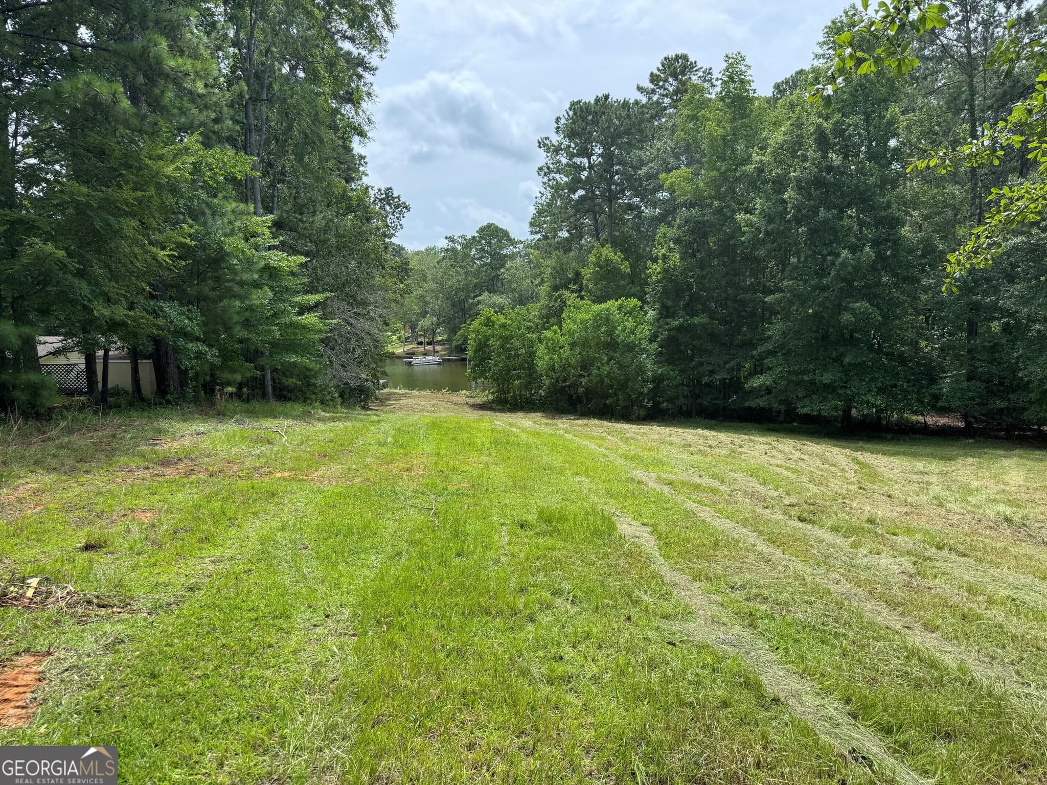 3 bedroom, 2.5 bathroom, 2,365 sq ft single family residence under contract at 102 D S Cay Drive, Milledgeville, GA 31061 — photo 4
