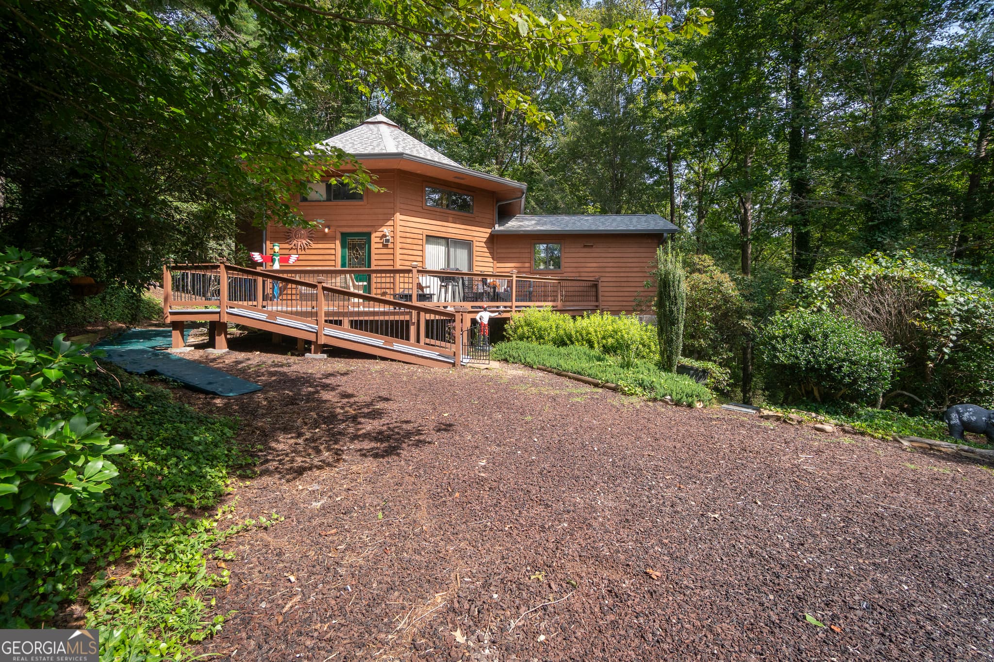 3 bedroom, 3 bathroom, 1,618 sq ft cabin,single family residence for sale at 7869 Highway 75 Alt, Helen, GA 30545