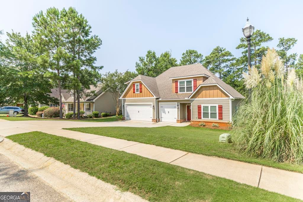 5 bedroom, 4 bathroom, 2,553 sq ft single family residence for sale at 266 Lakeview Drive, Macon, GA 31211