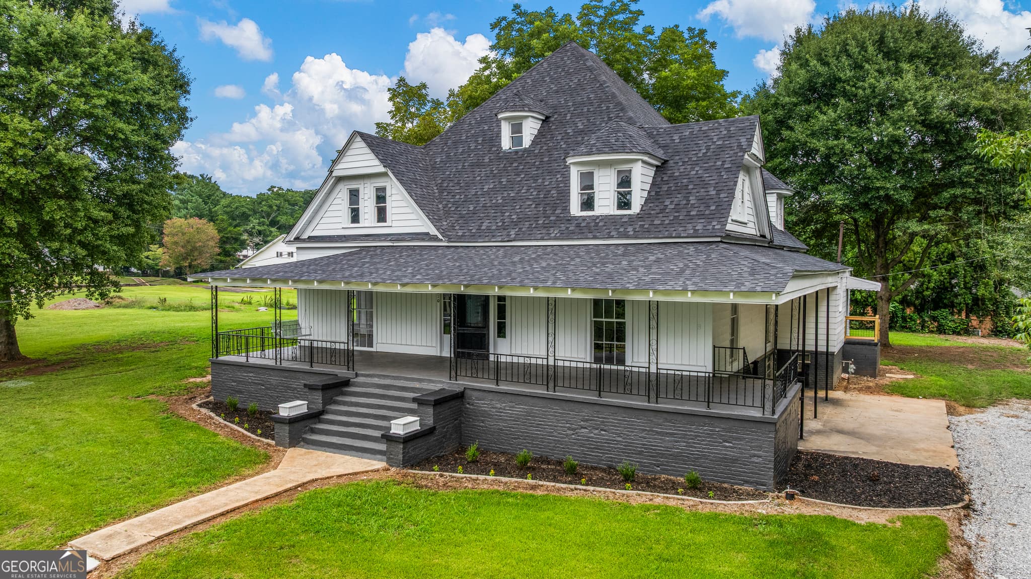 5 bedroom, 2.5 bathroom, 4,965 sq ft single family residence for sale at 210 N 14th Street, Lanett, AL 36863 — photo 3