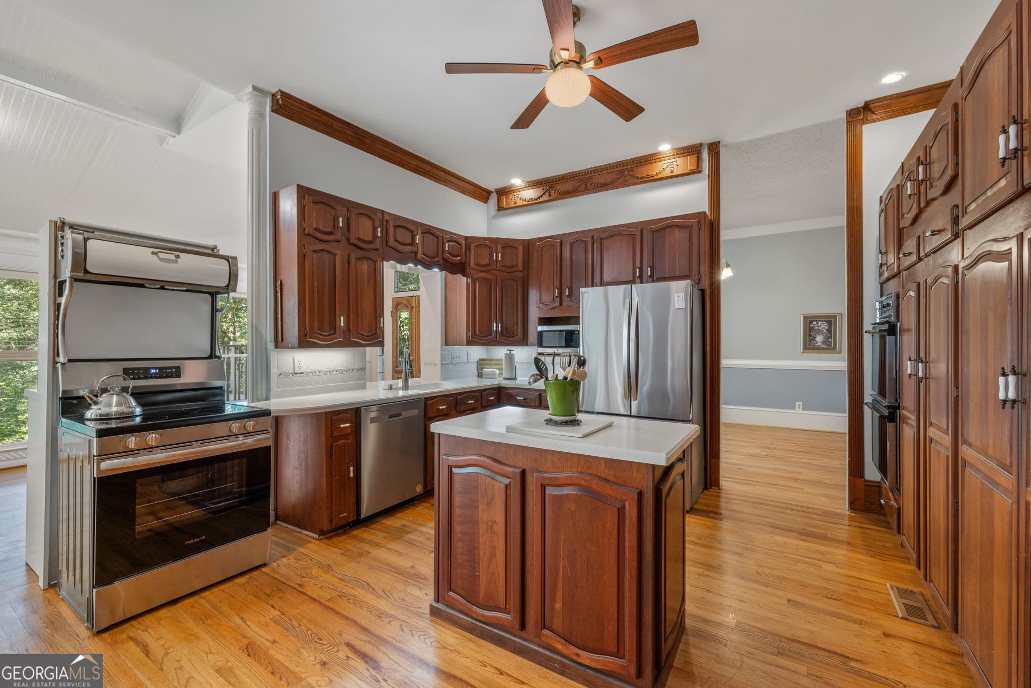 4 bedroom, 3 bathroom, 4,836 sq ft single family residence for sale at 5633 Aven Road, Marietta, GA 30068 — photo 9