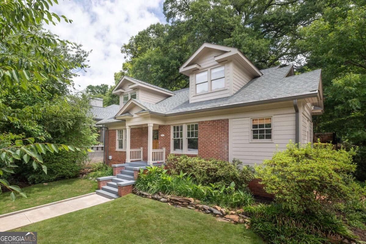 4 bedroom, 3 bathroom, 2,320 sq ft single family residence for sale at 252 Kings Highway, Decatur, GA 30030 — photo 2