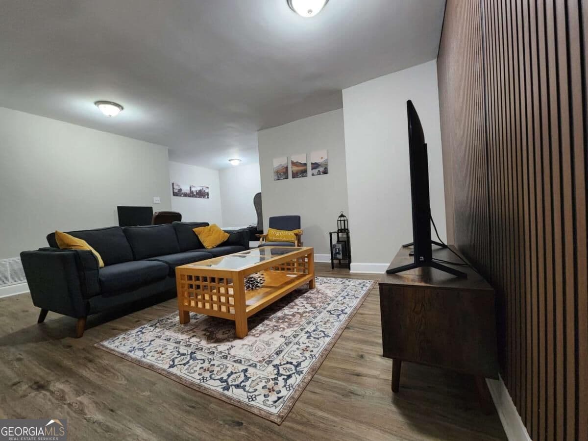 1 bedroom, 1 bathroom, 900 sq ft single family residence for rent at 2829 Cobb Place Manor Court, Marietta, GA 30066 for $1,500 a month — photo 10