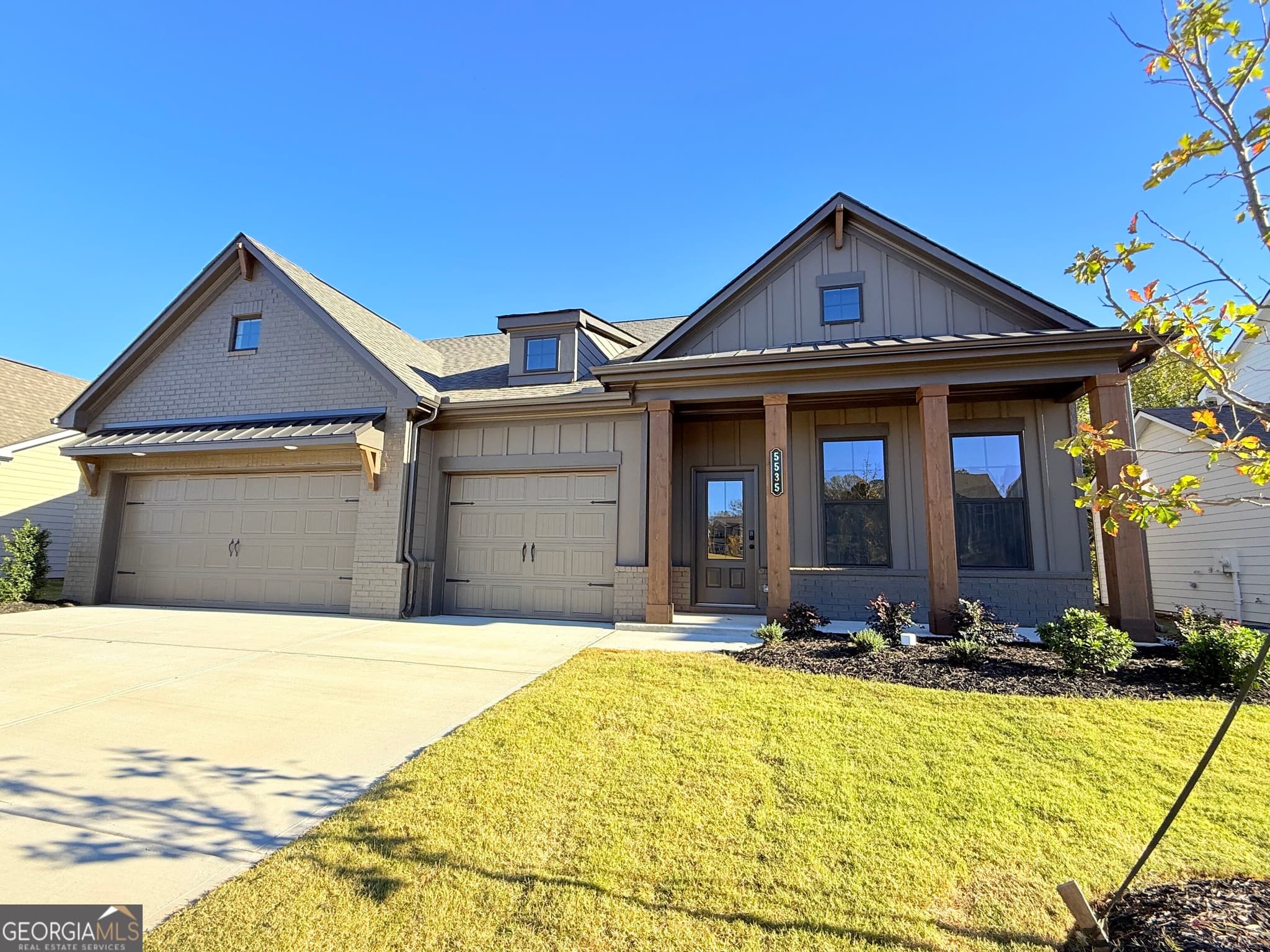 4 bedroom, 3.5 bathroom, 3,121 sq ft single family residence for sale at 5535 Tullis Drive, Gainesville, GA 30507 — photo 3