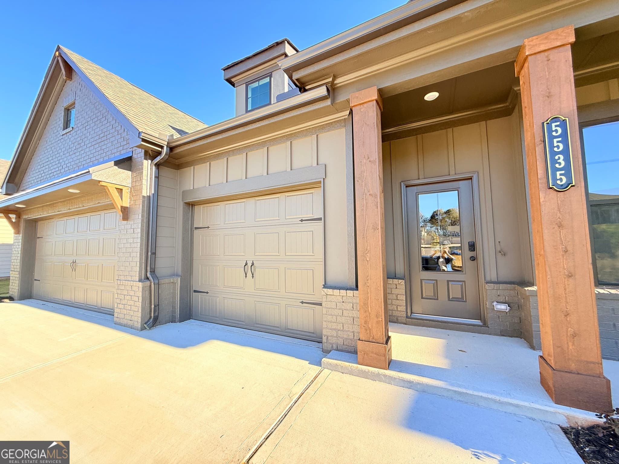 4 bedroom, 3.5 bathroom, 3,121 sq ft single family residence for sale at 5535 Tullis Drive, Gainesville, GA 30507 — photo 5