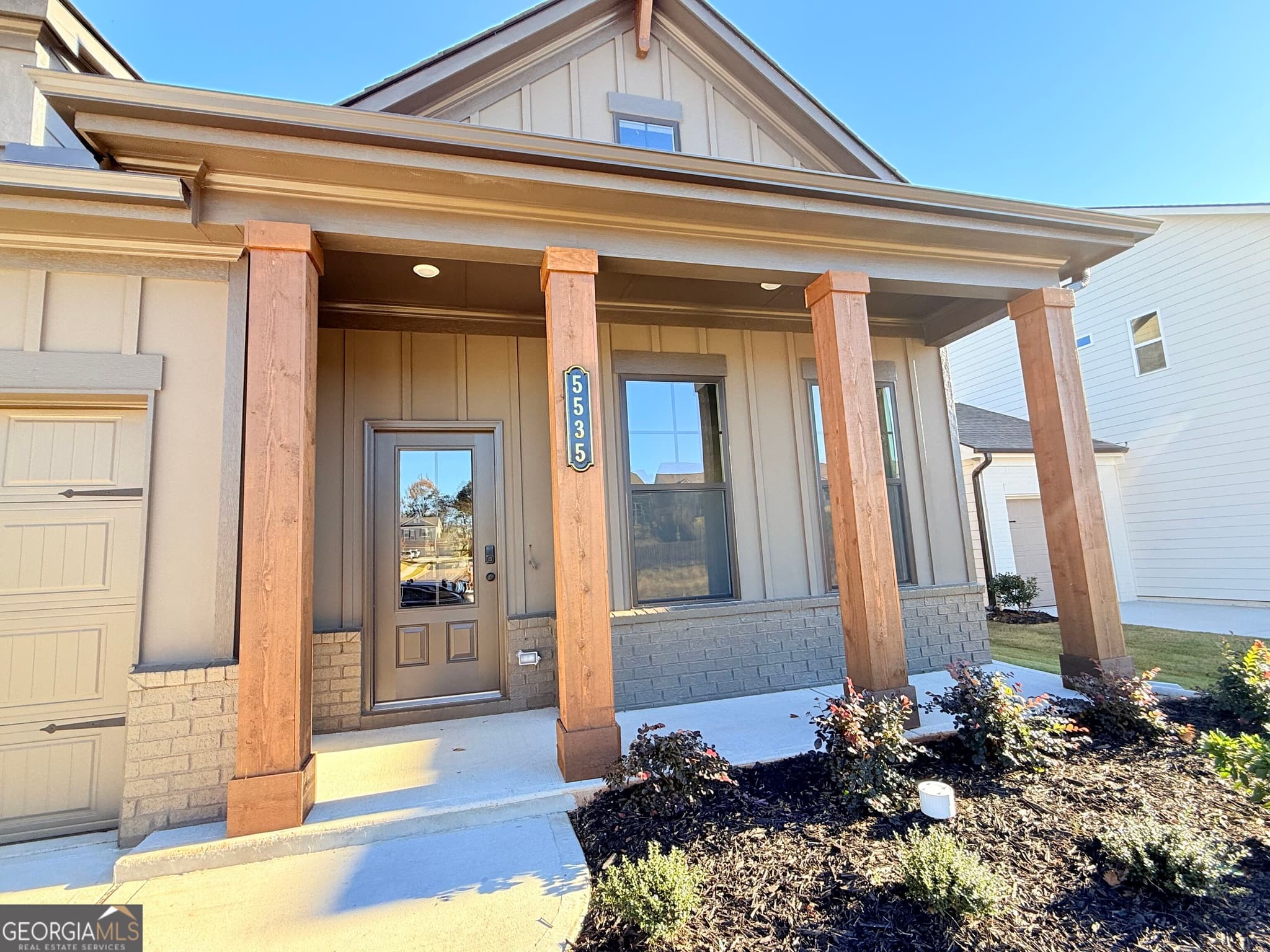 4 bedroom, 3.5 bathroom, 3,121 sq ft single family residence for sale at 5535 Tullis Drive, Gainesville, GA 30507 — photo 4