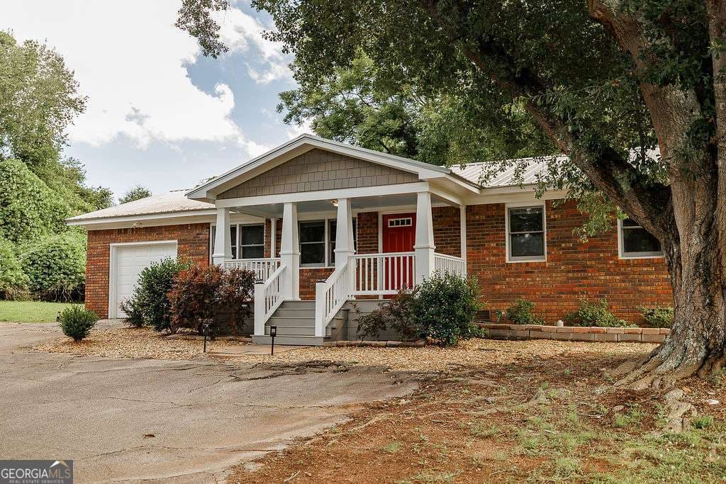 3 bedroom, 2 bathroom, 1,482 sq ft single family residence for sale at 391 Gober Road, Bishop, GA 30621 — photo 2