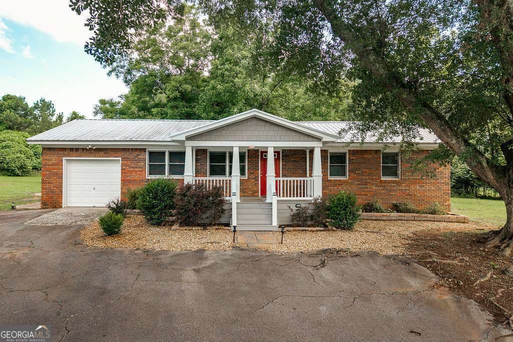 3 bedroom, 2 bathroom, 1,482 sq ft single family residence for sale at 391 Gober Road, Bishop, GA 30621