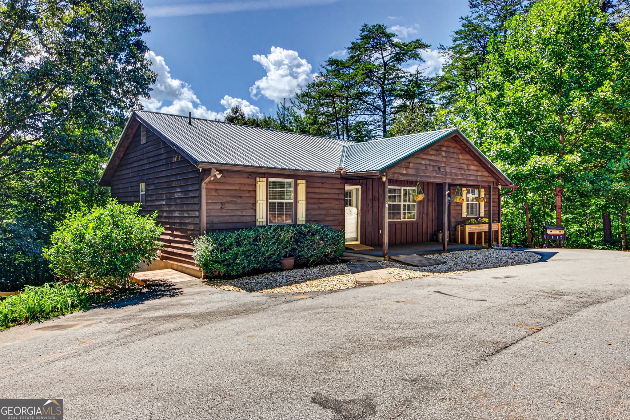 4 bedroom, 3 bathroom, 2,744 sq ft single family residence for sale at 90 Amber Lane, Tiger, GA 30576 — photo 1 of 44