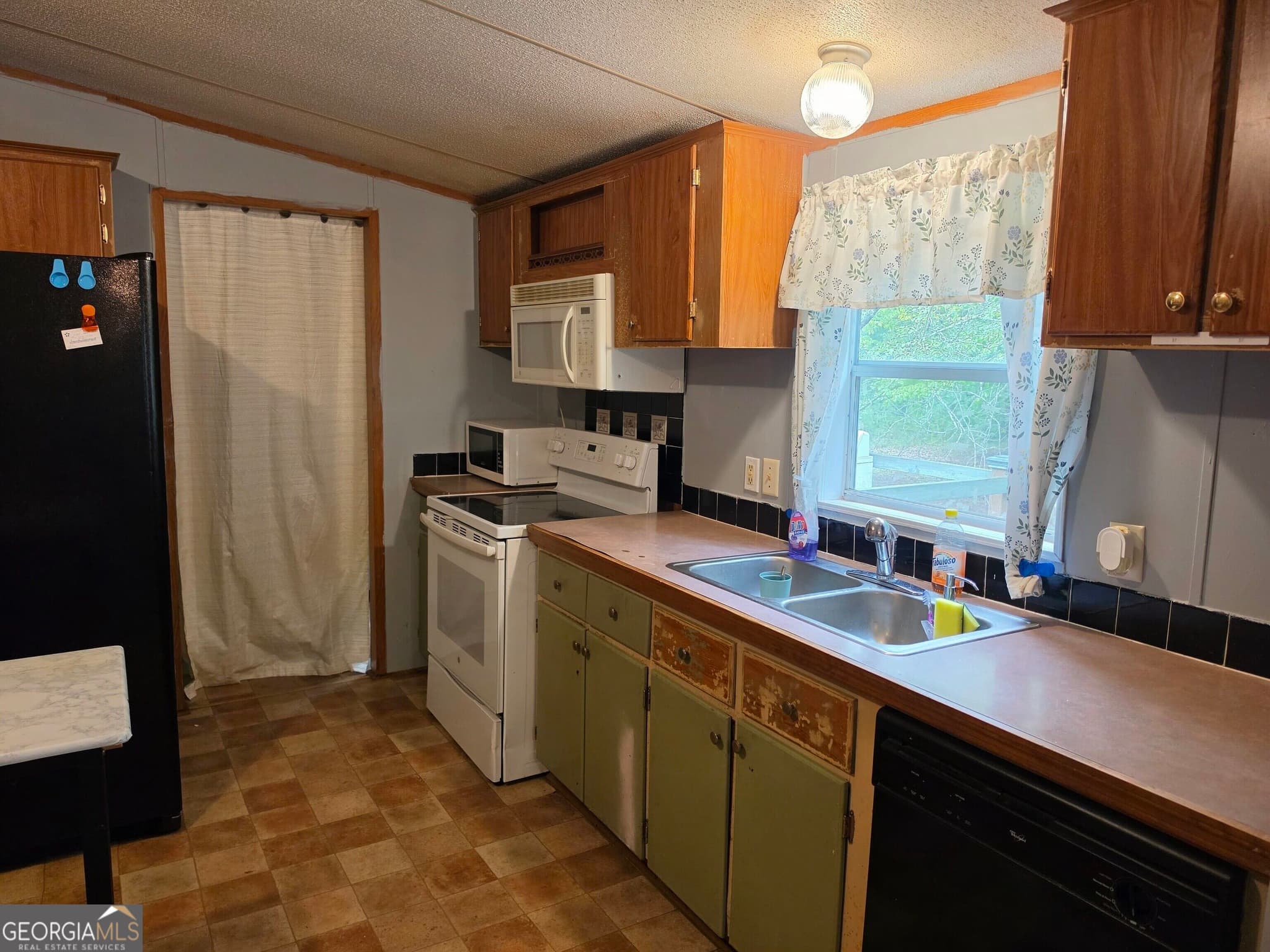 4 bedroom, 2 bathroom, 1,960 sq ft single family residence for sale at 3594 Bennetts Landing Road, Millen, GA 30442 — photo 7
