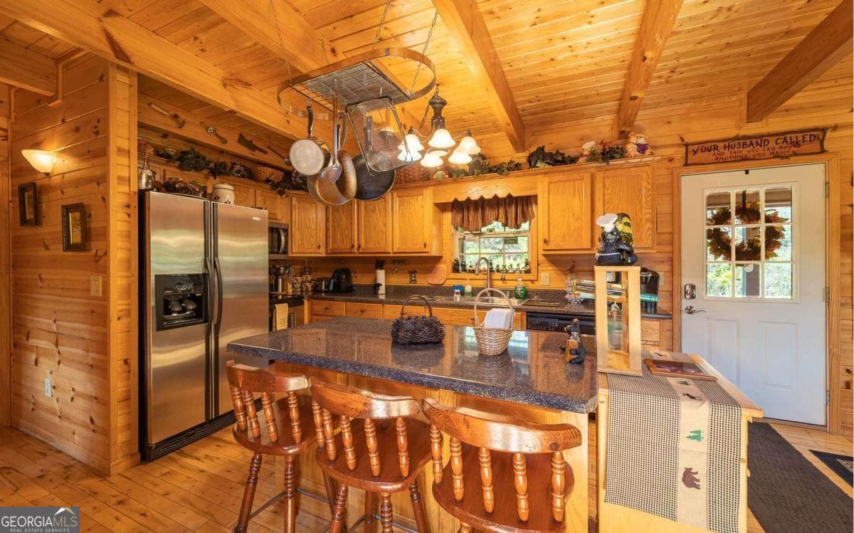 3 bedroom, 3 bathroom, 1,820 sq ft cabin,single family residence for sale at 139 Gladys Lane, Young Harris, GA 30582 — photo 6