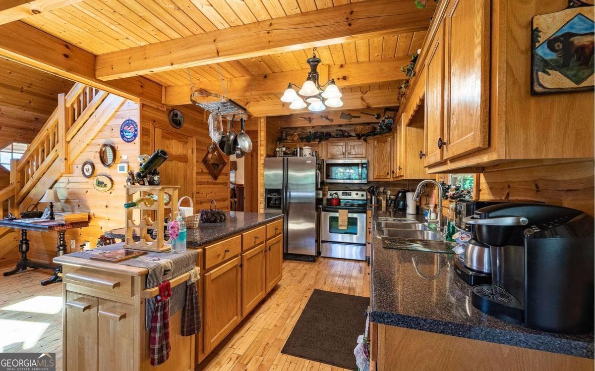 3 bedroom, 3 bathroom, 1,820 sq ft cabin,single family residence for sale at 139 Gladys Lane, Young Harris, GA 30582 — photo 4