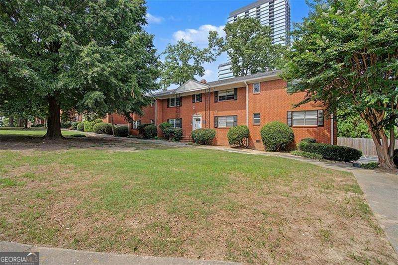 2 bedroom, 2 bathroom, 1,200 sq ft condominium sold at 3660 Peachtree Road 4B, Atlanta, GA 30319