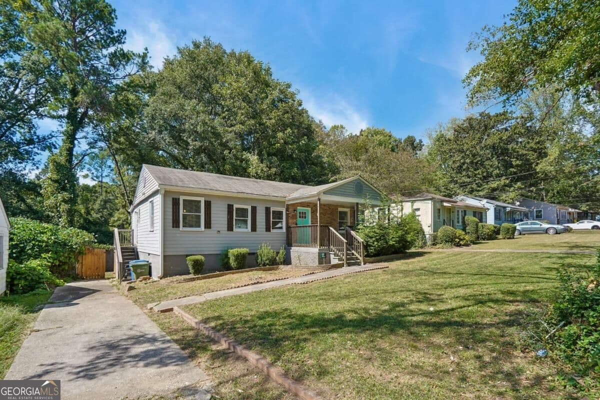 3 bedroom, 2 bathroom, 1,190 sq ft single family residence for sale at 1367 Kenilworth Drive, Atlanta, GA 30310 — photo 2
