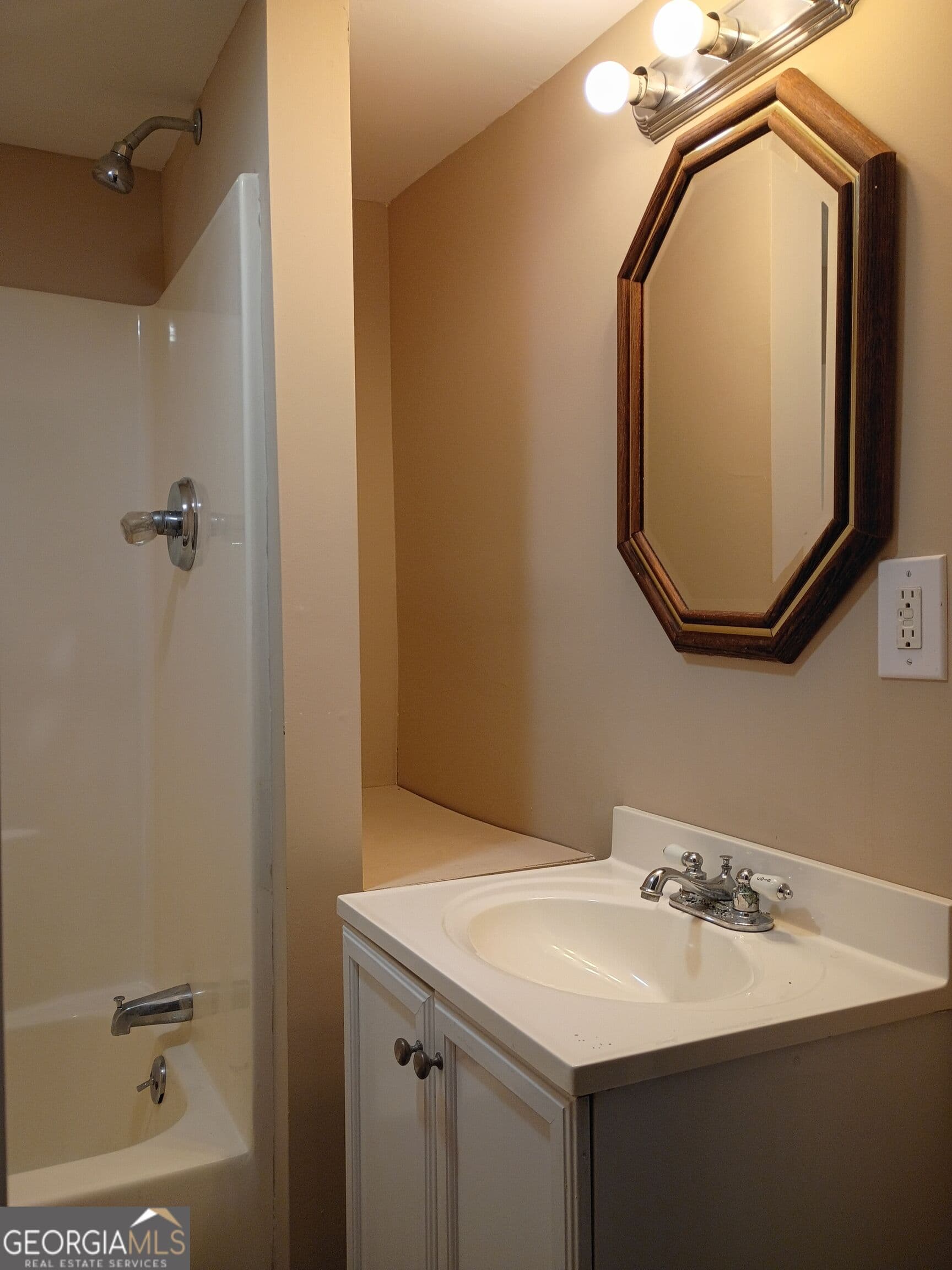 2 bedroom, 1 bathroom, 780 sq ft duplex for rent at 207 Park Avenue B, Lagrange, GA 30240 for $1,000 a month — photo 9