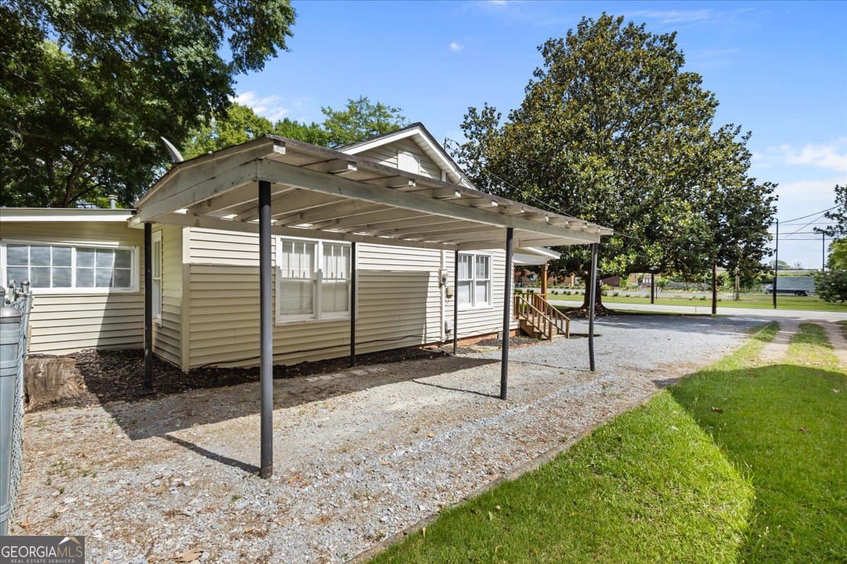 2 bedroom, 1 bathroom, 924 sq ft single family residence for sale at 102 W Fairmount Avenue, Cedartown, GA 30125 — photo 6