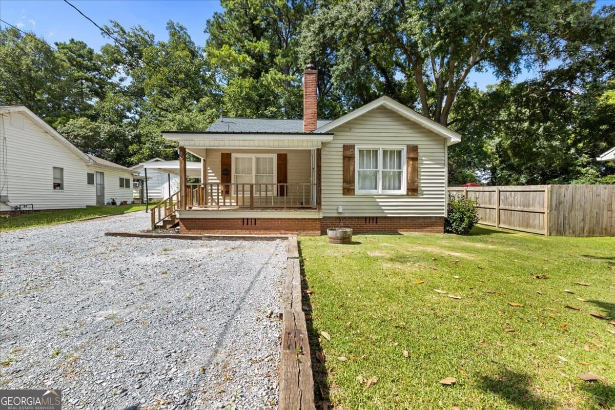 2 bedroom, 1 bathroom, 924 sq ft single family residence for sale at 102 W Fairmount Avenue, Cedartown, GA 30125 — photo 1 of 28