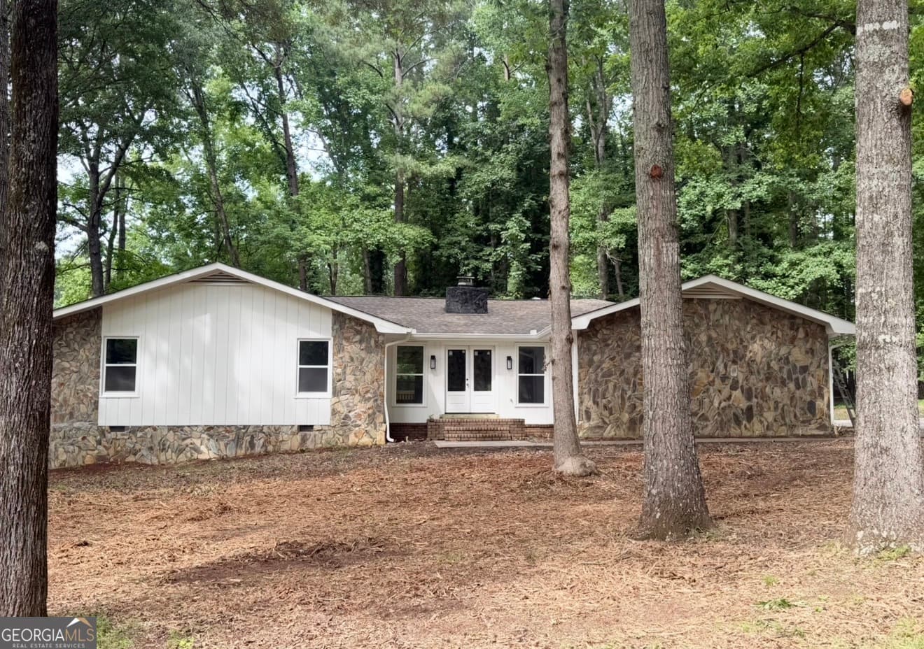 3 bedroom, 2 bathroom, 1,959 sq ft single family residence sold at 110 Canterbury Lane, Fayetteville, GA 30215