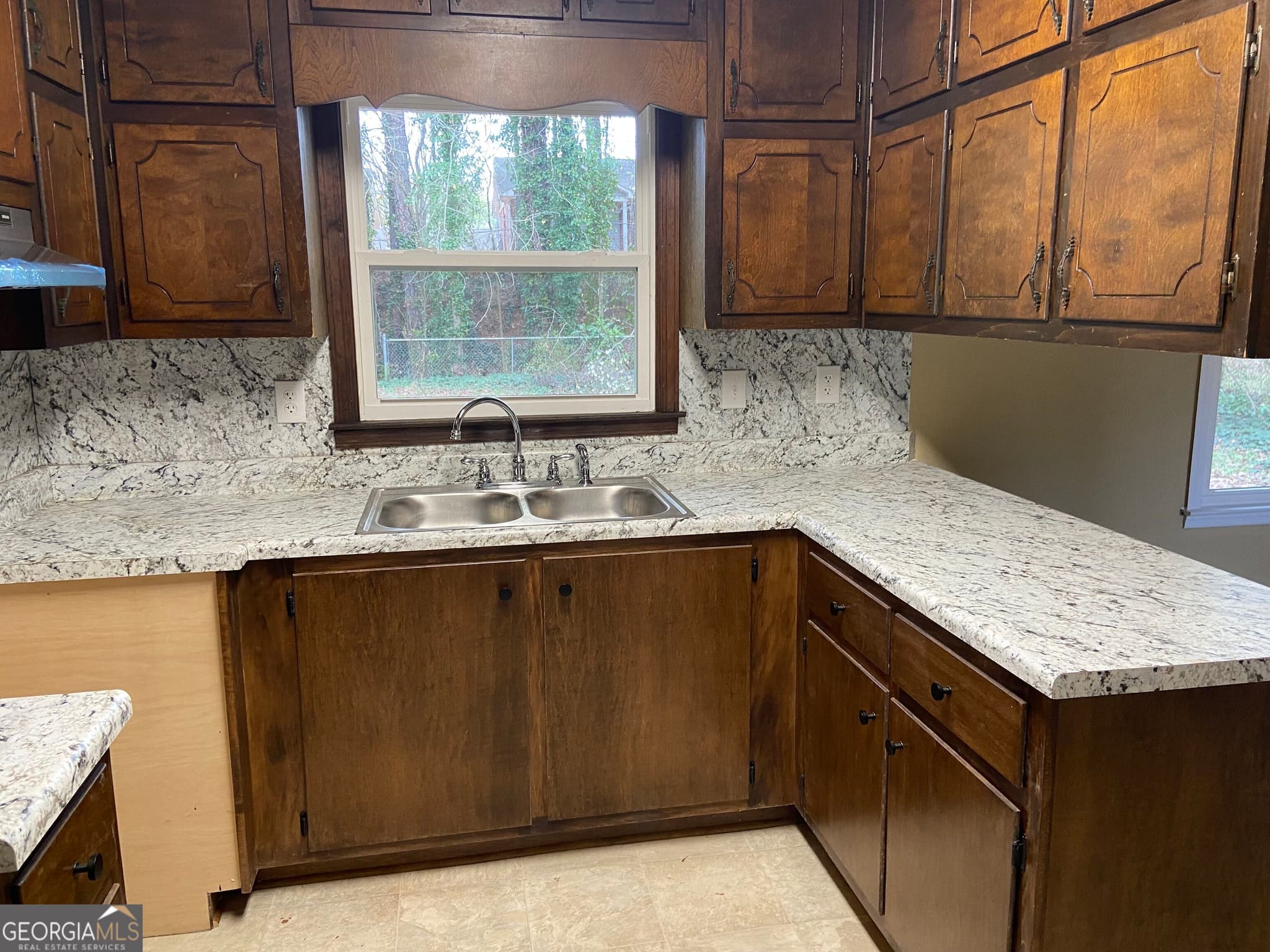 4 bedroom, 3 bathroom, 1,752 sq ft single family residence for sale at 1710 Hallmark Drive, Griffin, GA 30223 — photo 4