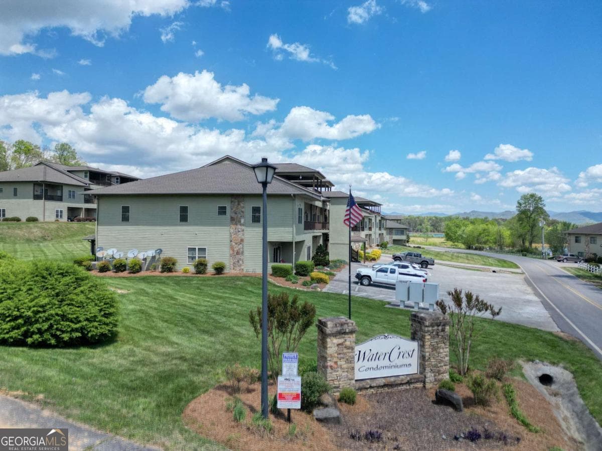 2 bedroom, 2 bathroom condominium for sale at 1647E Lakeview Drive, Young Harris, GA 30582 — photo 4