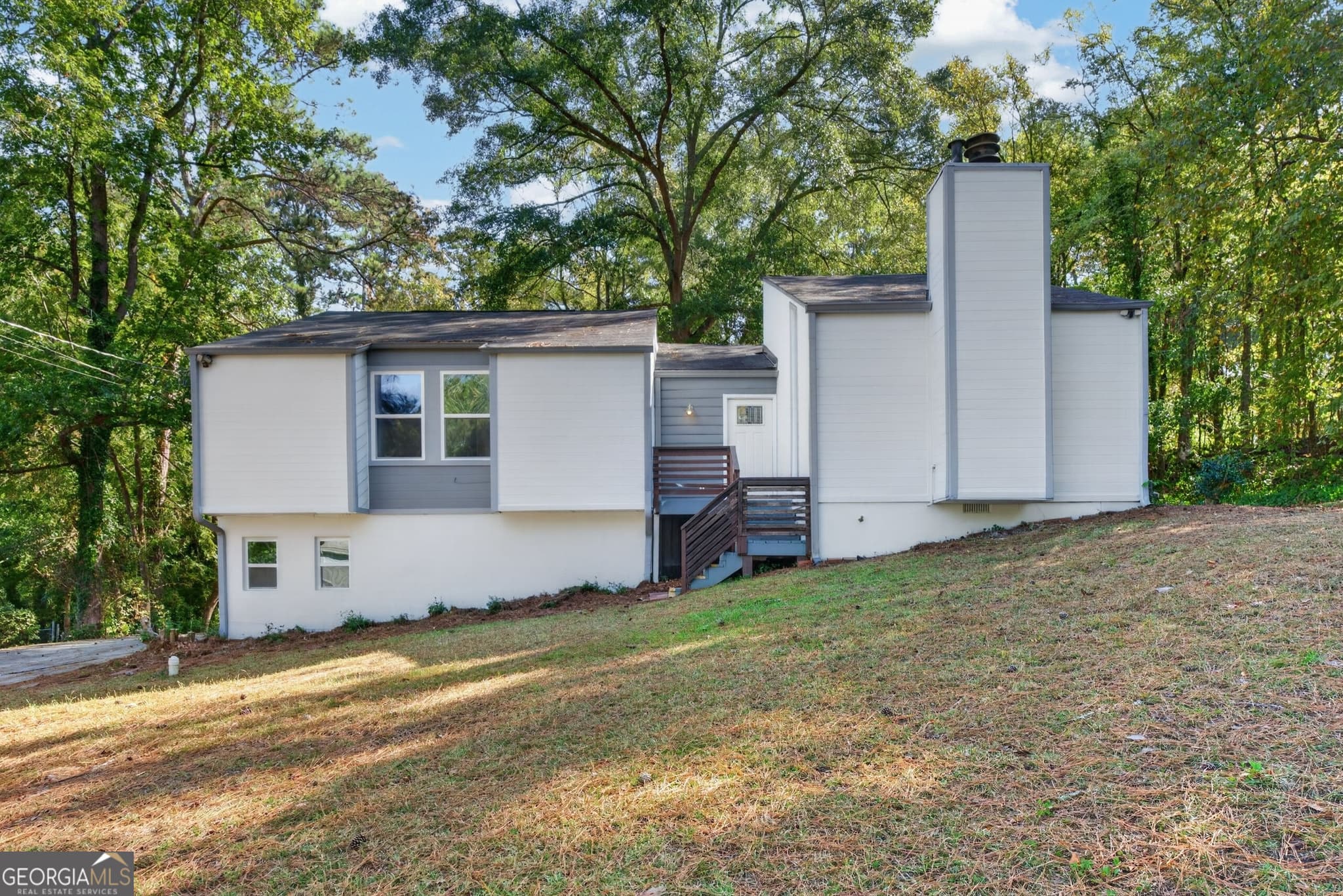 4 bedroom, 3 bathroom, 2,136 sq ft single family residence for sale at 555 Glencove Drive, Macon, GA 31210 — photo 1 of 55