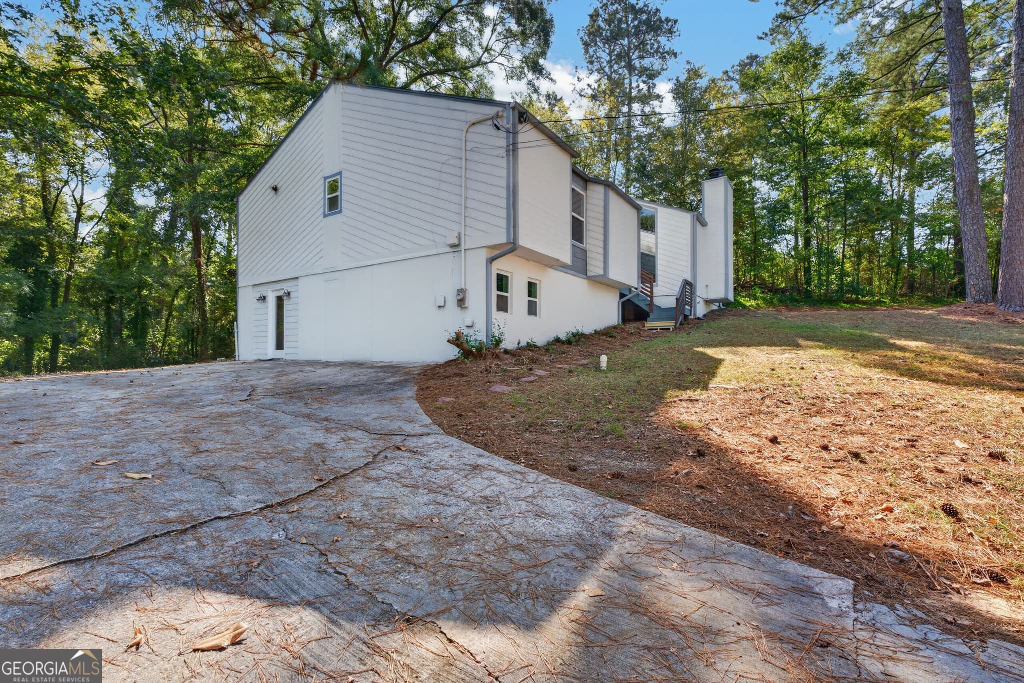 4 bedroom, 3 bathroom, 2,136 sq ft single family residence for sale at 555 Glencove Drive, Macon, GA 31210 — photo 4
