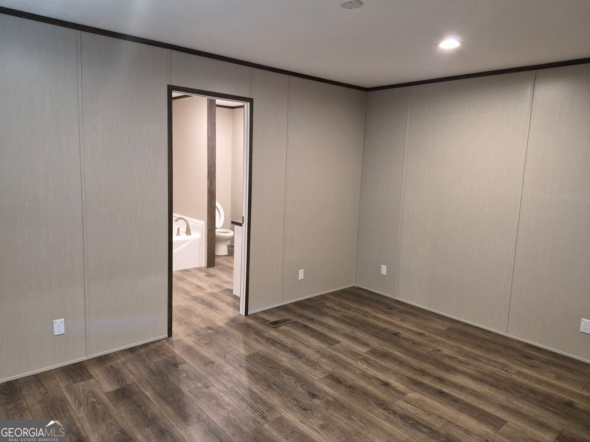 3 bedroom, 2 bathroom manufactured home,single family residence for rent at 36 Poole Circle 36, Ellenwood, GA 30294 for $1,395 a month — photo 4