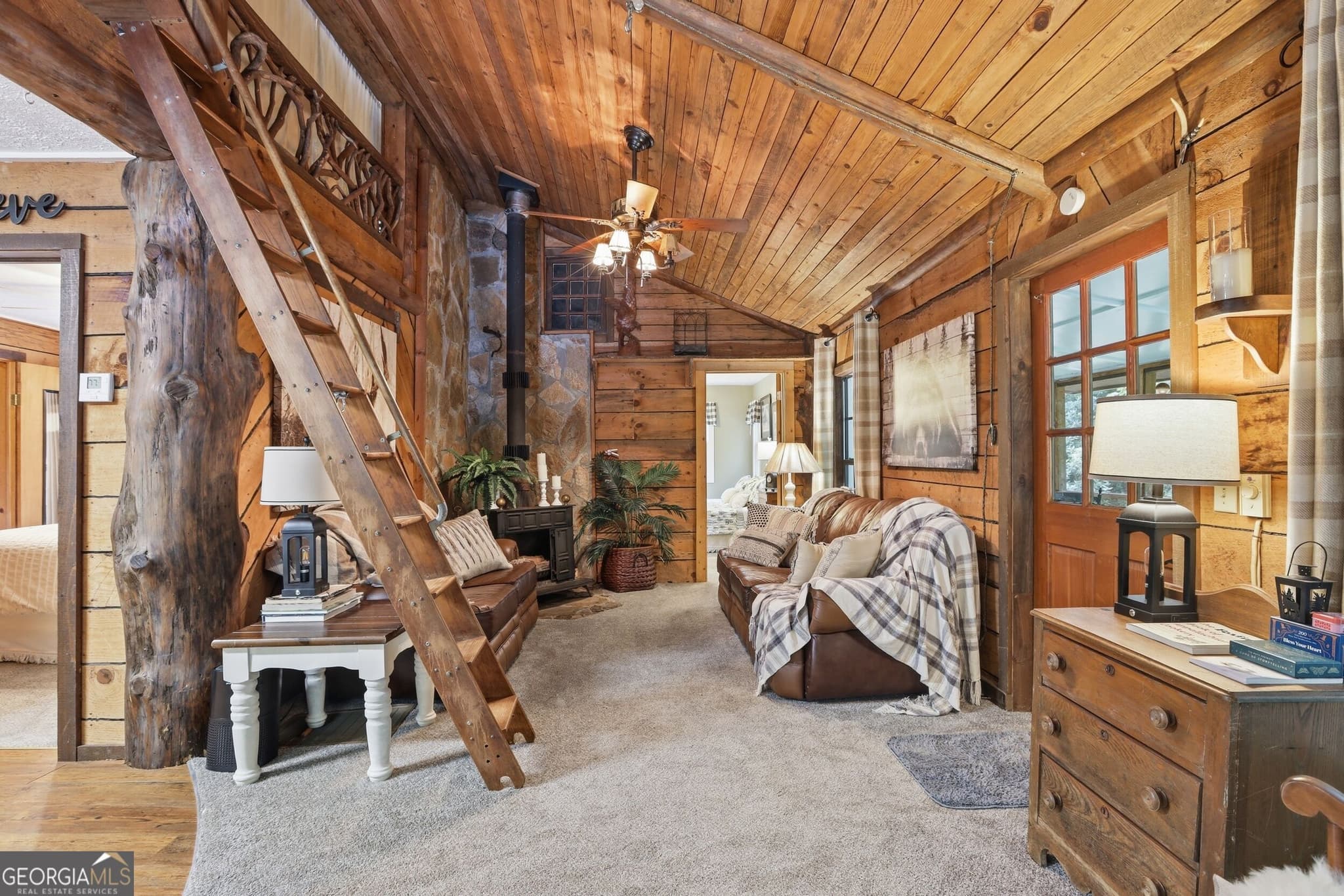 2 bedroom, 2 bathroom, 1,400 sq ft cabin,single family residence for sale at 162 Delilah Lane, Lakemont, GA 30552 — photo 5