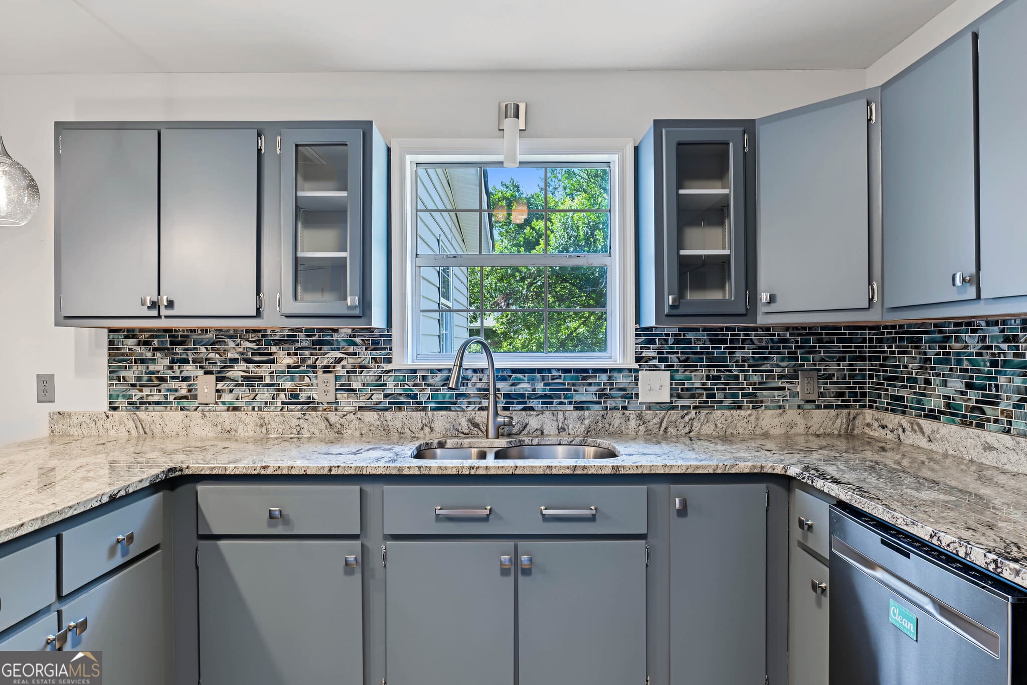 3 bedroom, 2 bathroom, 1,827 sq ft single family residence for sale at 303 Ethridge Drive, Brunswick, GA 31525 — photo 7