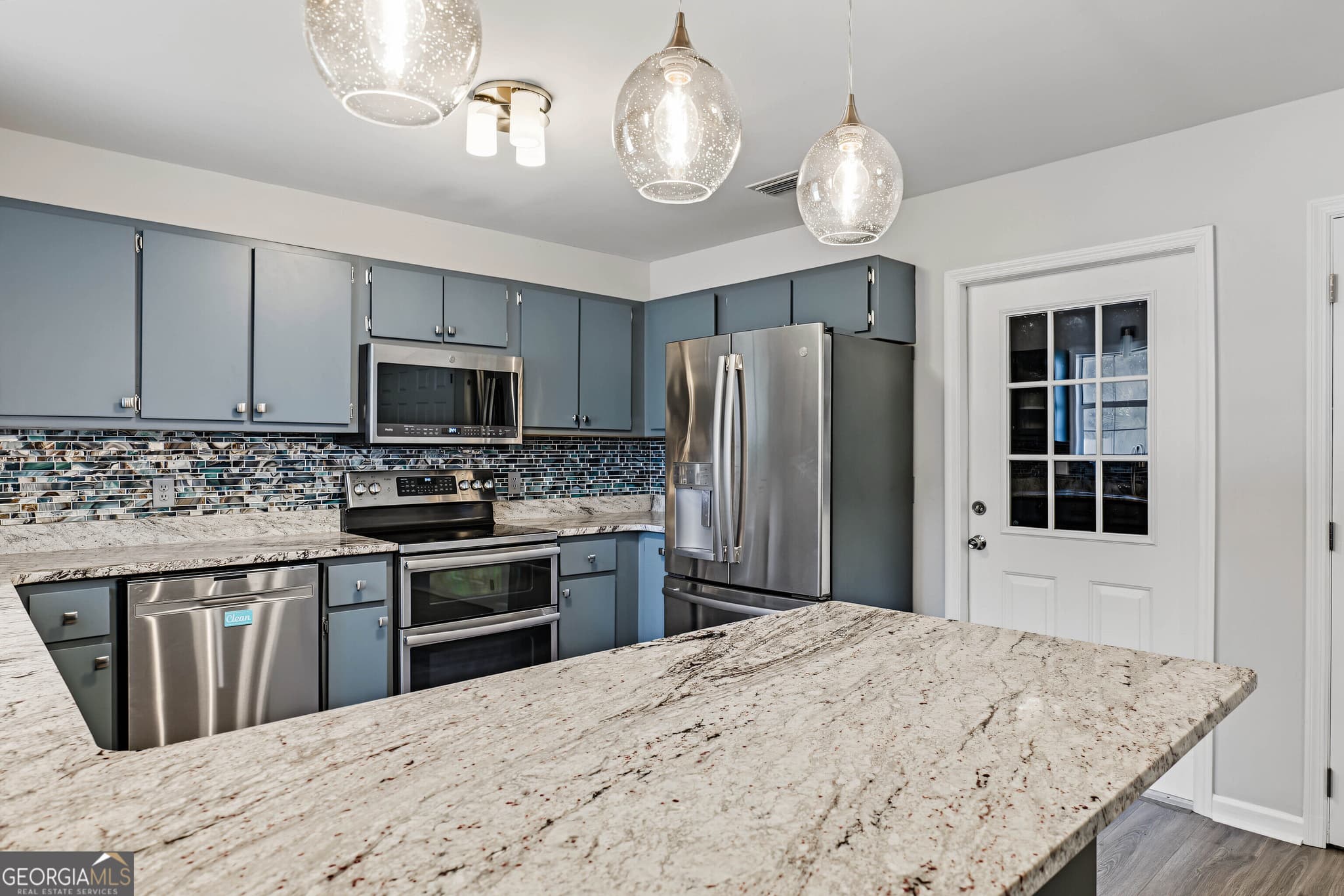 3 bedroom, 2 bathroom, 1,827 sq ft single family residence for sale at 303 Ethridge Drive, Brunswick, GA 31525 — photo 5